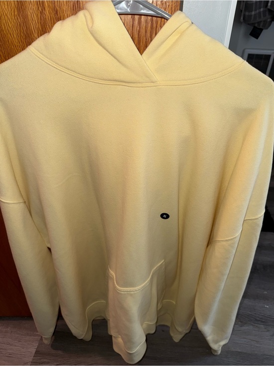 Hollister Tops - Hollister Butter Yellow Pullover Hoodie